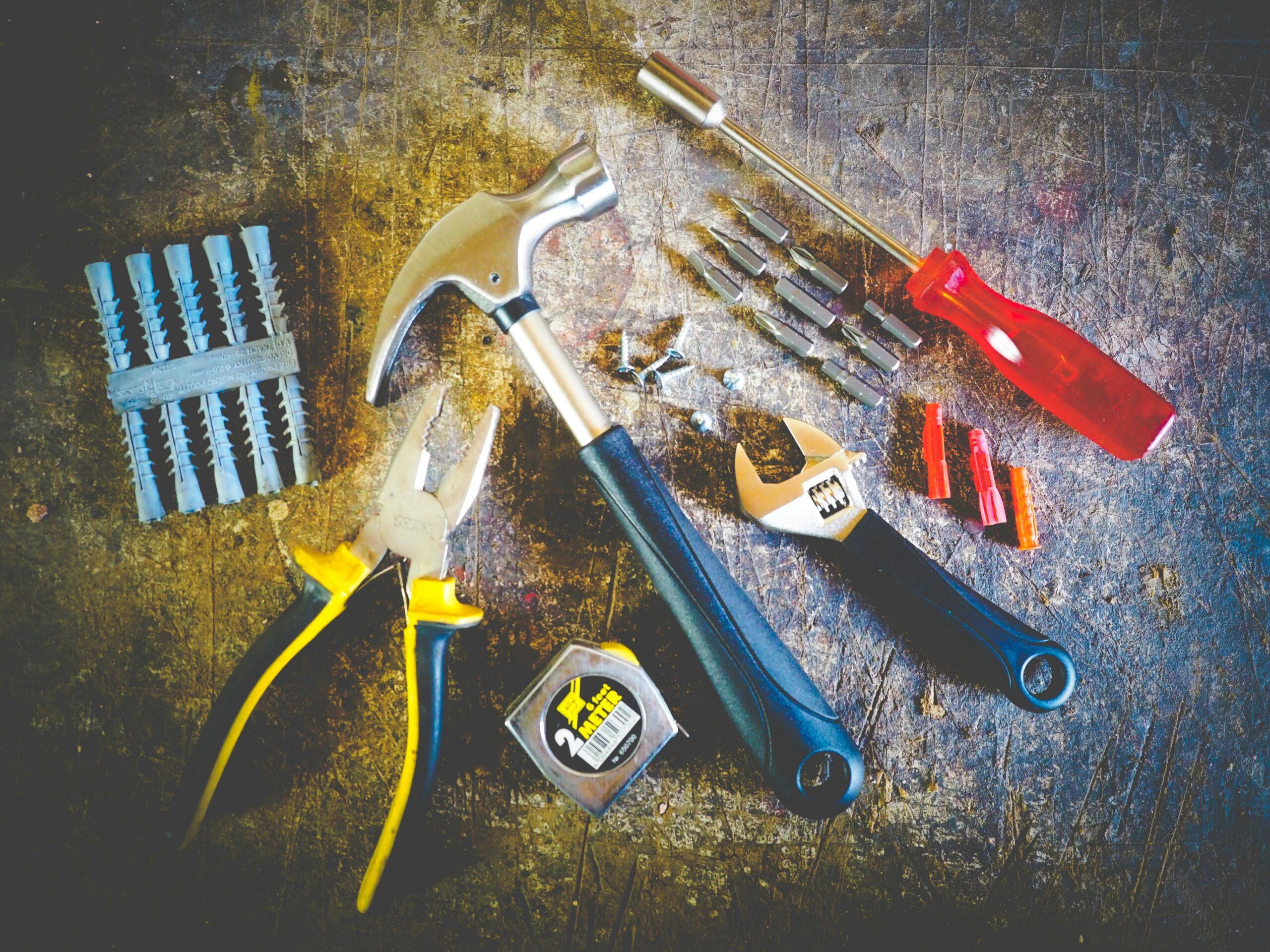 Smart Vara Collection of hand tools including hammer, screwdriver, and pliers in a workshop setting.